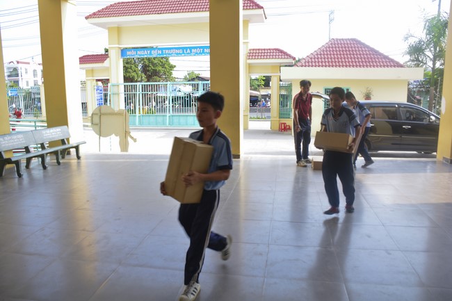 Tặng sách trường THCS Nguyễn Văn Bứa, Hóc Môn